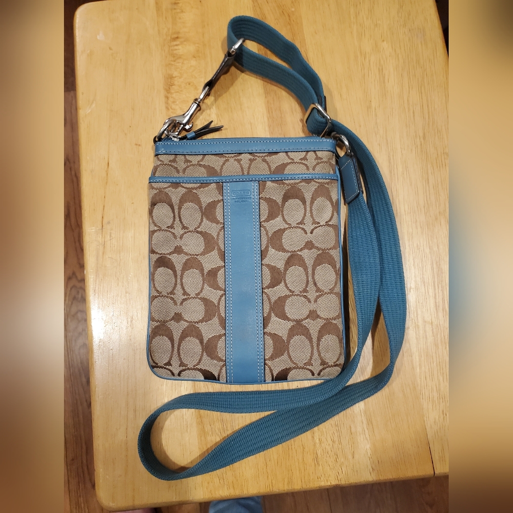 Coach EUC Signature Kitt Swing Pack Blue Stripe Crossbody
